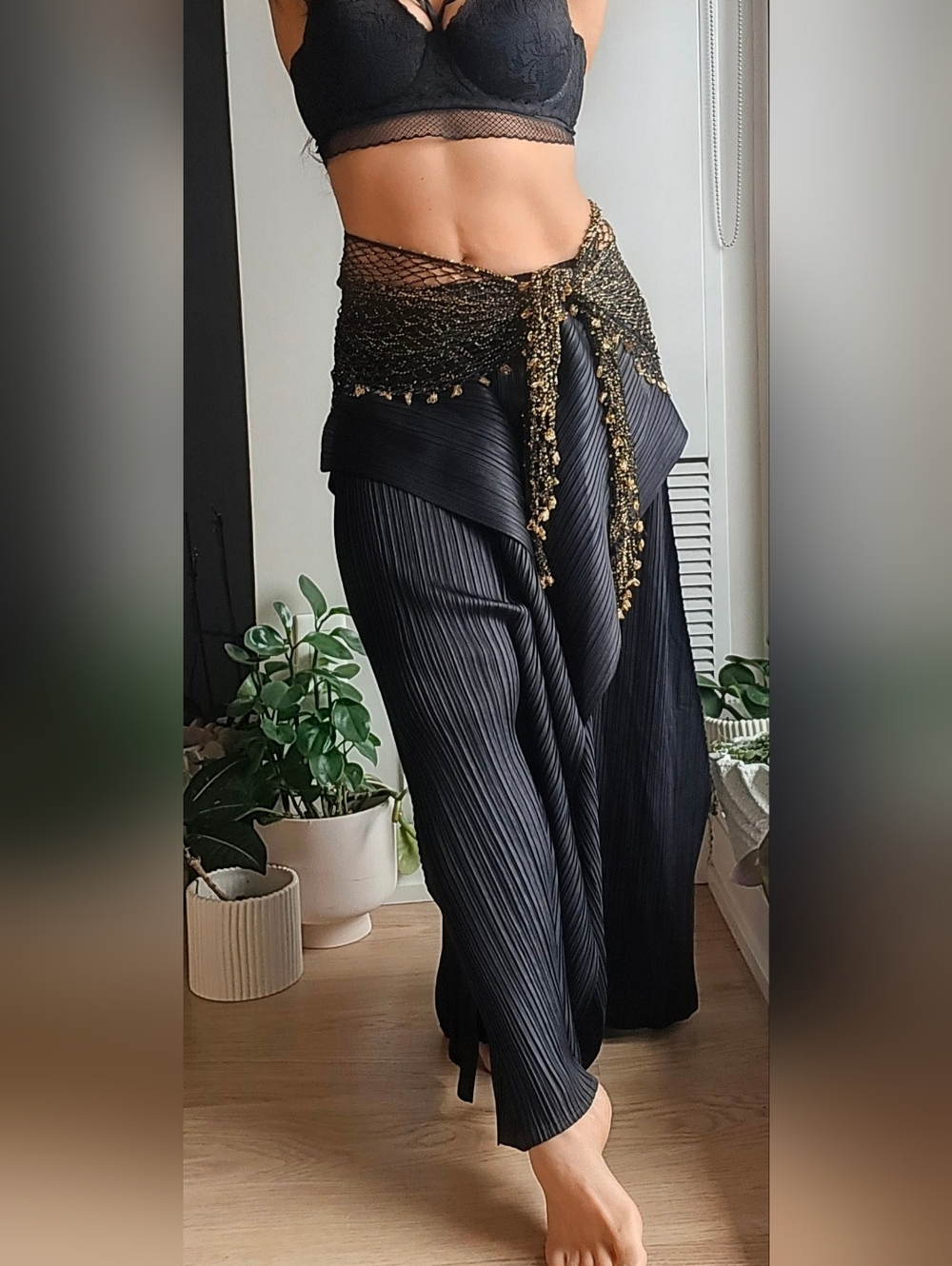 Metallic Open-Knit Triangle Shawl - Black & Gold